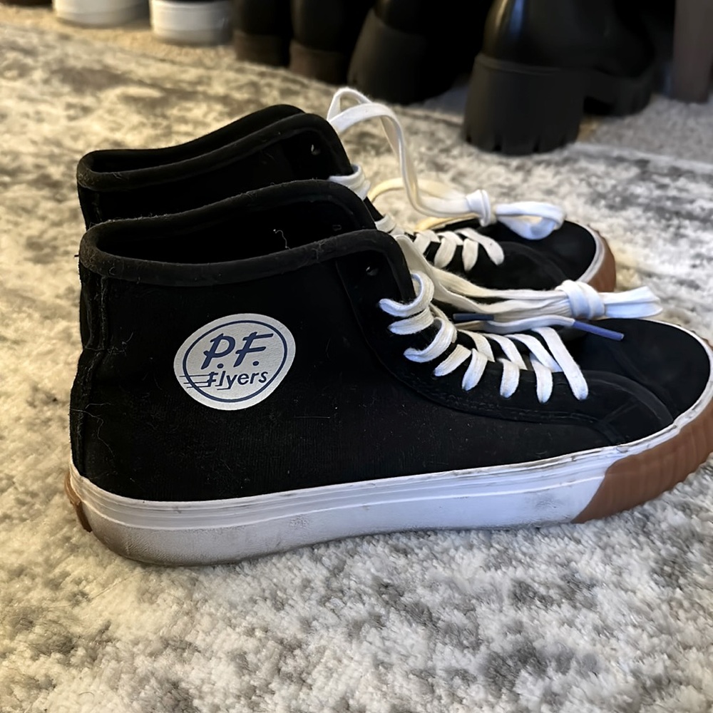 Like-new black PF Flyers